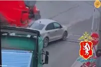 (ویدئو) تصادف قطار با یک خودرو