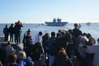 (عکس) ناو غول‌پیکر بریتانیا برای رزمایش ناتو آماده شد