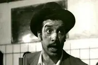 عکس| سفر زمان؛ «بهمن مفید» در مراسم اهدای جوایز فیلم «قیصر»؛ سال 49