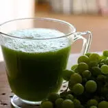چگونه آبغوره بگیریم؟ آموزش کامل تهیه آبغوره خانگی شفاف و خوش‌طعم