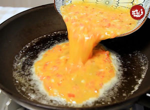 (ویدئو) نحوه پخت یک غذای ساده کانادایی با 3 تخم مرغ و گوجه