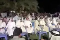 (ویدئو) مرد عراقیِ خشمگین نماینده مجلس این کشور را به باد کتک گرفت