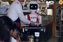 (ویدئو) خدمات رسانی یک ربات به مشتریان رستورانی در کویت