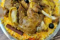 (ویدئو) یمنی ها با گوشت گوسفند این غذای خوشمزه و مجلسی را طبخ می کنند
