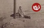 عکس| سفر زمان؛ مرد قاطرسوار در نزدیکی یک کاروانسرا در جادۀ تبریز؛ 140 سال قبل