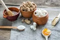 ۴ مورد از بهترین جایگزین‌های قند در کنار چای 