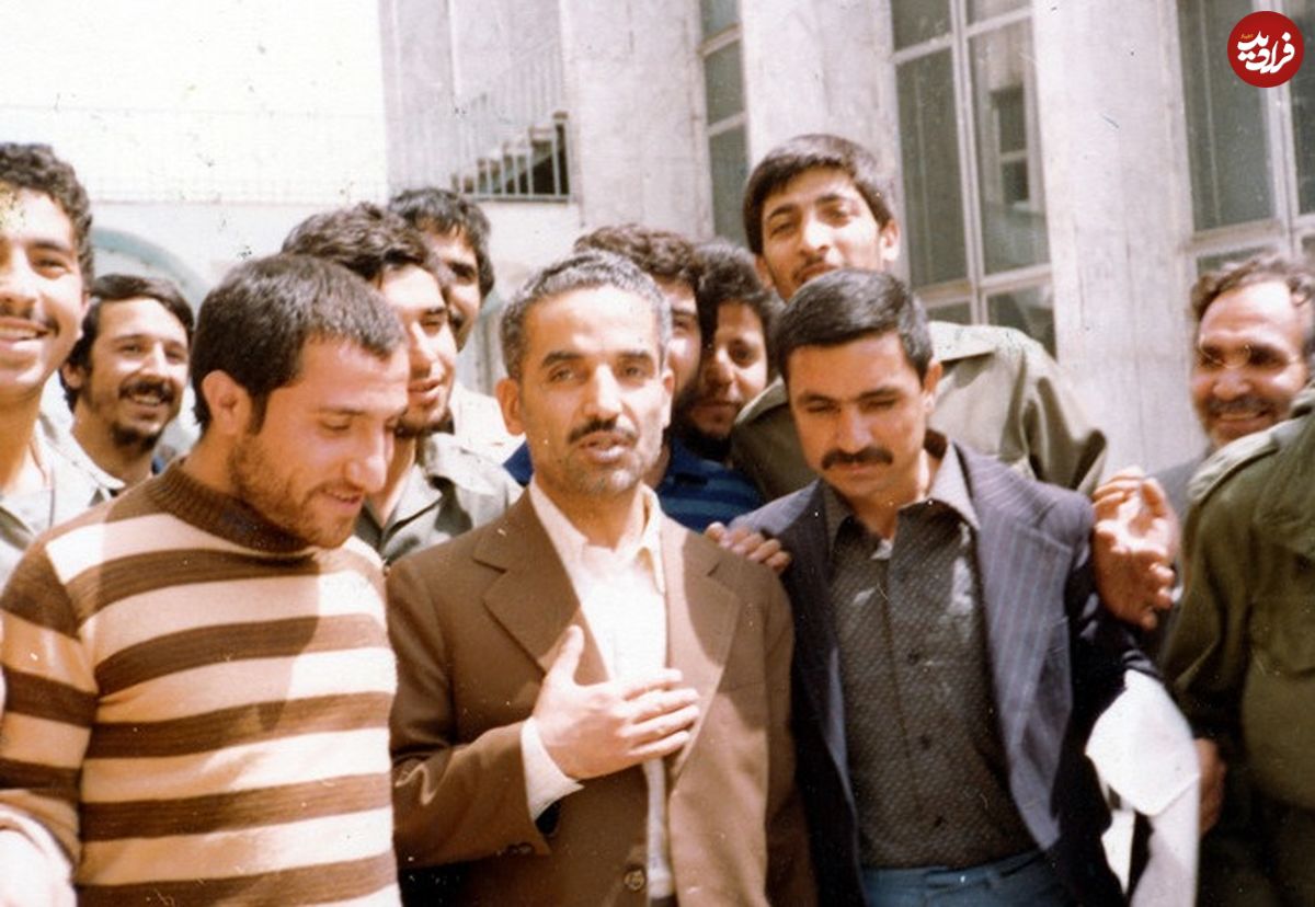 عکس؛ سفر به تاریخ؛ عیادت «شهید رجایی» از «رهبر انقلاب» در بیمارستان، دو ماه قبل از شهادتش؛ سال 1360
