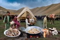 ببینید؛ غذای روستایی در افغانستان؛ برداشت قارچ وحشی و پخت خوراک مرغ و قارچ