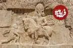 عکس| سفر زمان؛ مردان قاجاری در مقابل سنگ‌نگاره شاپور ساسانی؛ 135 سال قبل