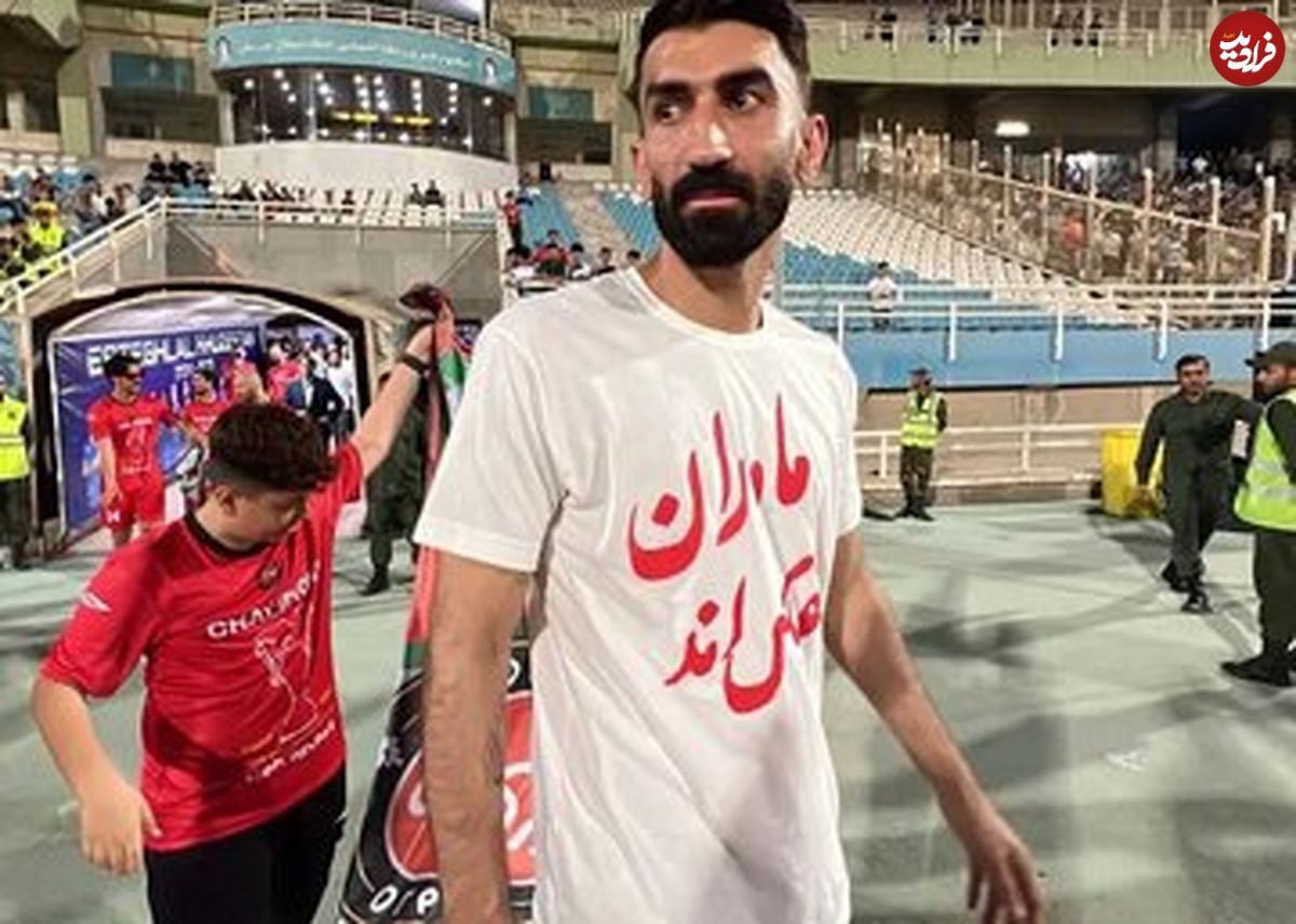 عکس؛ ژست عجیب بیرانوند و شجاع خلیل‌زاده با جام قهرمانی در هواپیما
