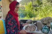 ببینید؛ غذای روستایی در ایران؛ مراحل طبخ کله پاچه به روش یک بانوی روستایی