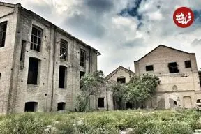 عکس| سفر به ایران قدیم؛ دورنمای «کارخانه قند کهریزک» در زمان ناصرالدین شاه