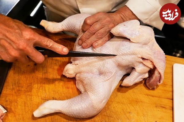 ببینید| غذای خیابانی در ژاپن؛ مهارت یک سرآشپز در کباب کردن مرغ در توکیو
