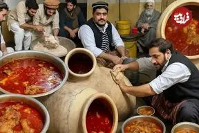 ببینید| غذای خیابانی در پاکستان؛ طبخ سیری پای (کله پاچه) برای صبحانه در پیشاور