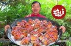 ببینید؛ غذای روستایی در چین؛ پخت متفاوت خرچنگ مودار در قابلمه ای پر از نمک!