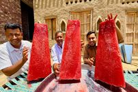 ببینید؛ غذای روستایی در پاکستان؛ تهیه بستنی غول پیکر با هندوانه