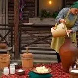 ببینید| غذای روستایی در آذربایجان؛ تهیه کره از شیر تازه گاو و پخت استیک روی آتش