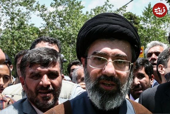عکس؛ سفر در زمان؛ «سیدمجتبی خامنه ای» با لباس بسیج در جبهه؛ دهه 60