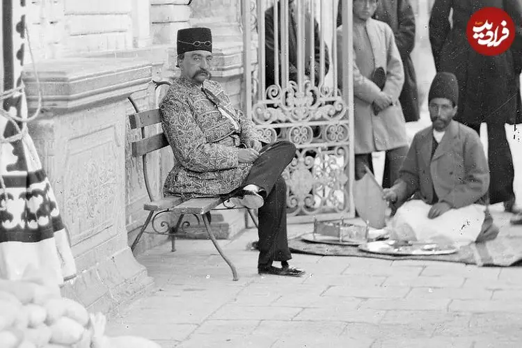 عکس| سفر زمان؛ دختر ناصرالدین‌شاه در حال نوازش اسب؛ بیش از یک قرن قبل