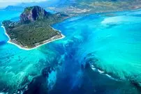 آیا می‌دانستید بزرگ‌ترین آبشار دنیا زیر آب‌های اقیانوس پنهان است؟