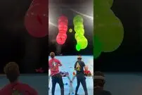 (ویدئو) مسابقه بامزه دو چهره مشهور بر سر منفجر کردن بادکنک ها در هوا