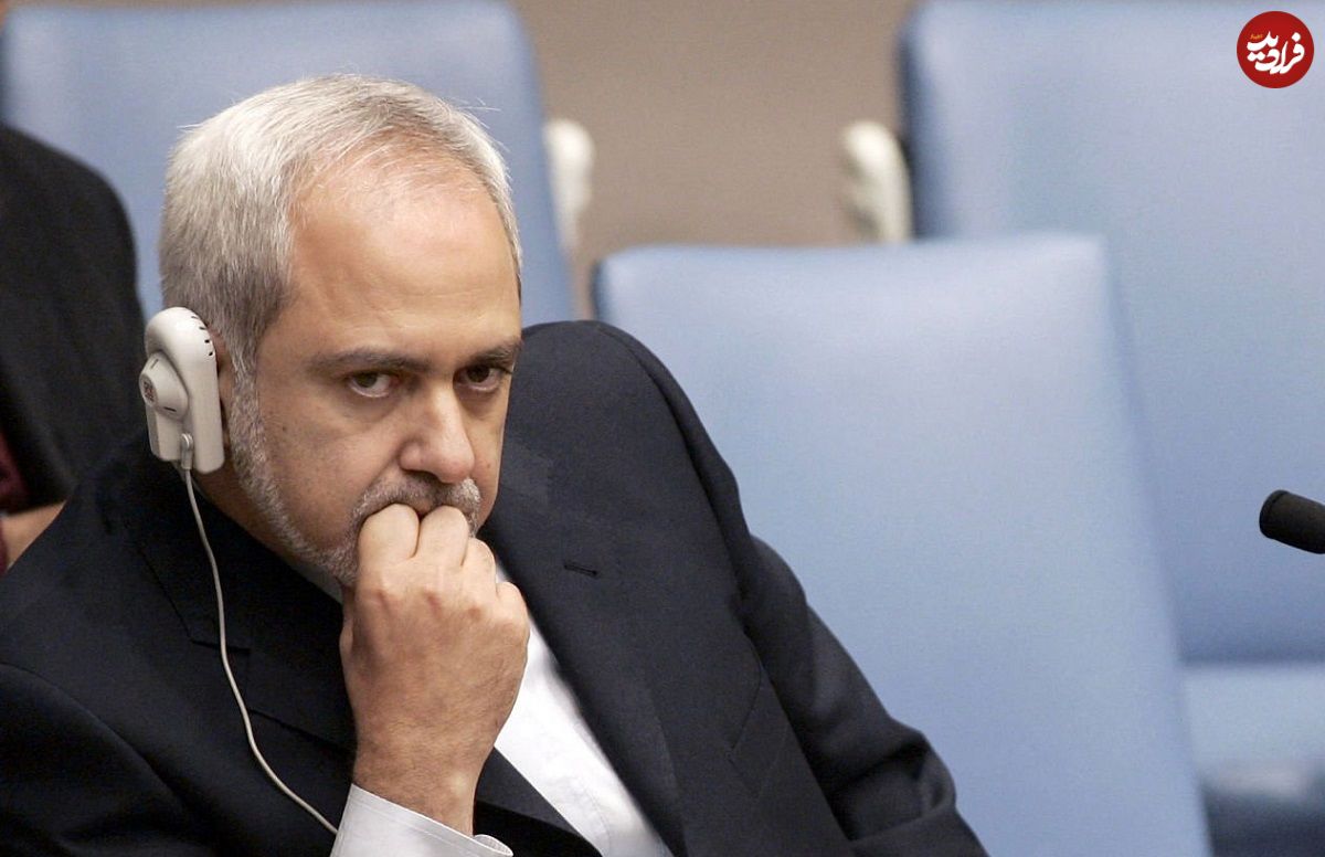 عکس؛ سفر در زمان؛ «ظریف در کنار سیدمحمد خاتمی» در حاشیه یک نشست؛ سال 76