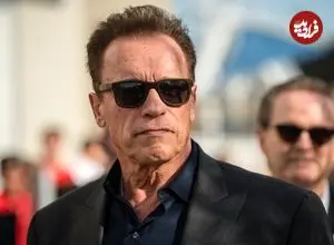 عکس| سفر در زمان؛ «آرنولد» در یک قایق تفریحی در ماساچوست؛ سال 1360