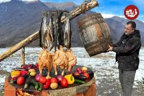 ببینید| غذای روستایی در آذربایجان؛ دودی کردن مرغ و ماهی در بشکه در هوای برفی روستا