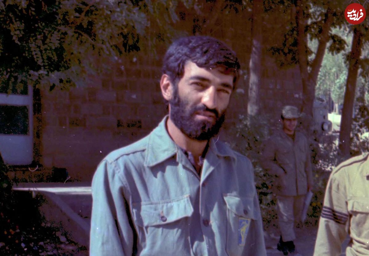 عکس؛ سفر به تاریخ؛ «حاج احمد متوسلیان» و همرزمانش روی پشتبام یک خانه در کردستان؛ سال 1360