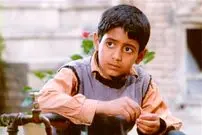 عکس| سفر زمان؛ «علی» فیلم «بچه‌های آسمان» بعد از 29 سال با موهای سفید در 39 سالگی