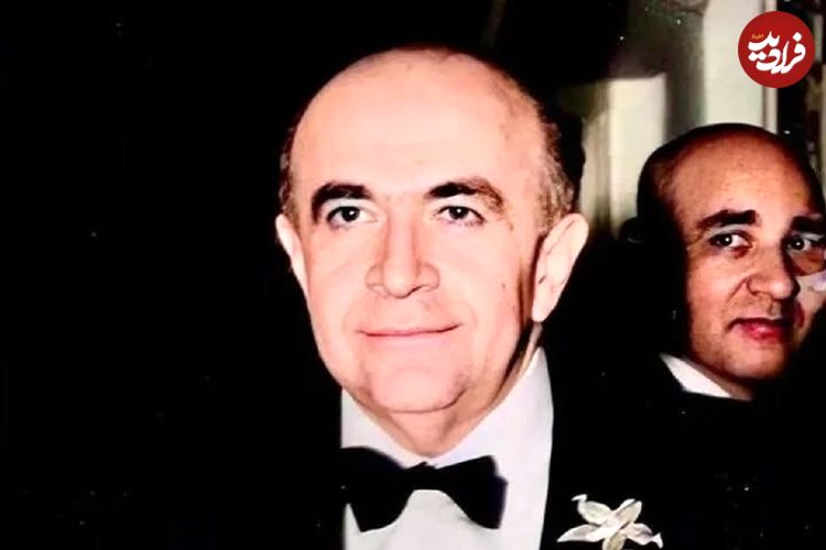 عکس| سفر در زمان؛ «هویدا» در حال کار با نخستین کامپیوترهای وارد شده به ایران؛ سال 54