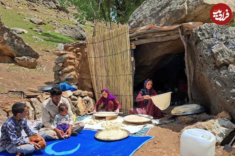 (ویدئو) غذای روستایی در ایران؛ پخت نان توسط بانوی عشایر در کوهستان