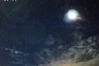 ببینید| یک شهاب‌سنگ آسمان شمال غربی اقیانوس آرام را روشن کرد