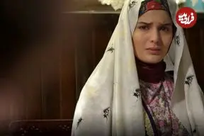 عکس| سفر در زمان؛ «غزاله اکرمی» بازیگر نقش سوجان در پشت صحنه سریال رحیل؛ سال 1402