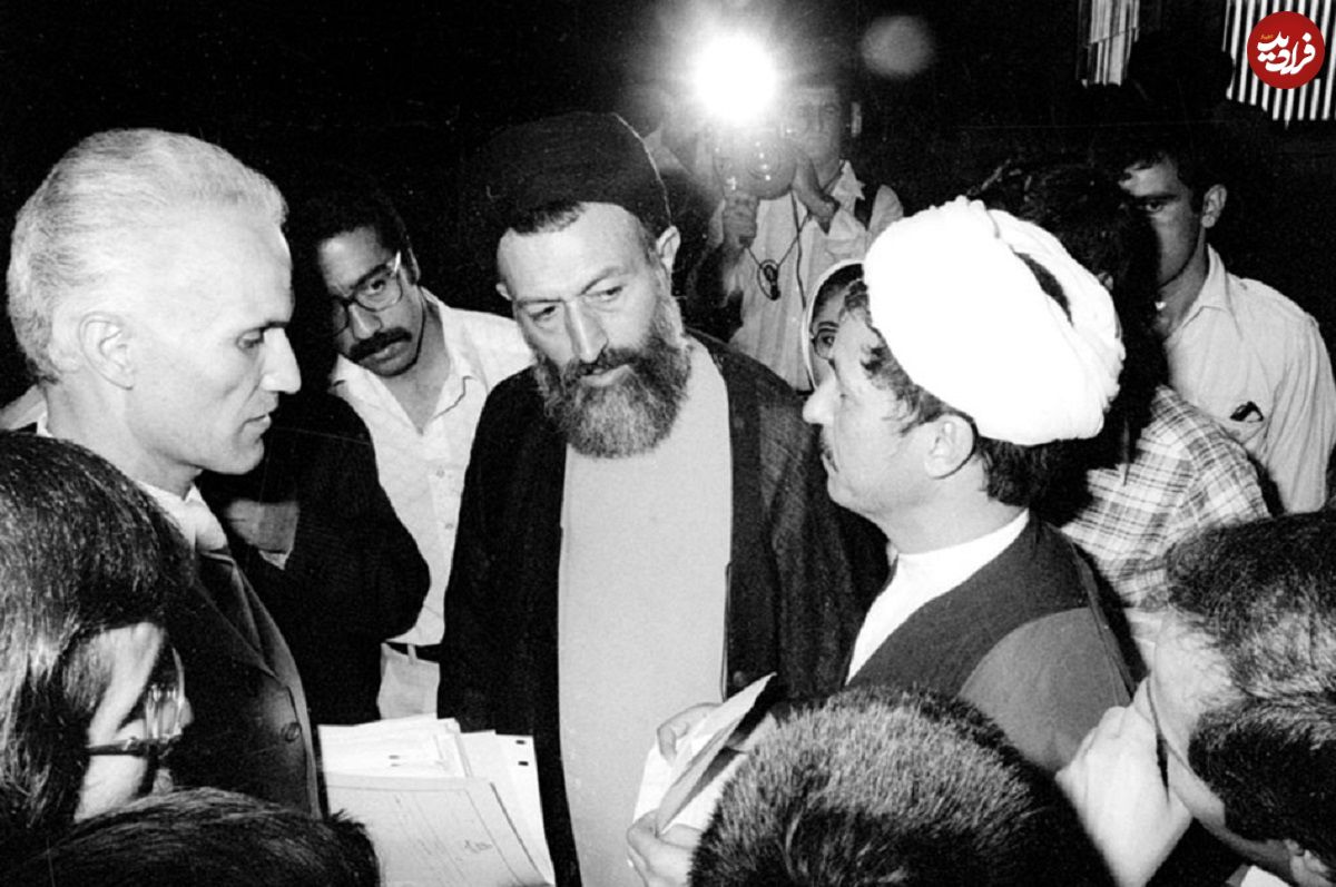 عکس؛ سفر در زمان؛ «هاشمی رفسنجانی در کنار مطهری، بازرگان و بنی صدر در سفر قم»؛ سال 57