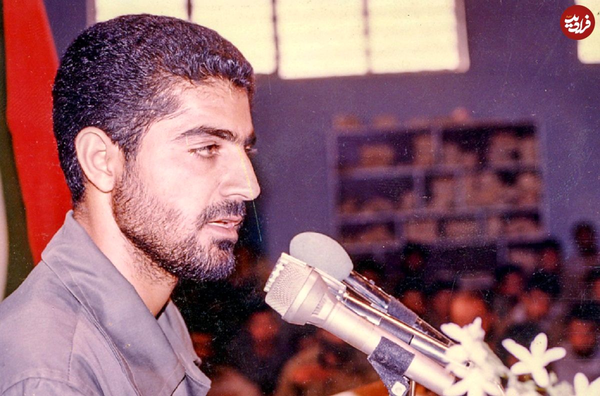 عکس؛ سفر در زمان؛ «سردار سلیمانی» در حال گریه کردن در یک مراسم ختم؛ دهه 90