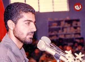عکس؛ سفر در زمان؛ «سردار سلیمانی» در حال گریه کردن در یک مراسم ختم؛ دهه 90