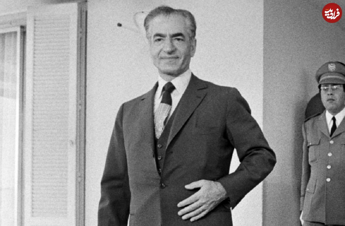 عکس| سفر در زمان؛ «محمدرضا پهلوی و فرح» در فرودگاه سمدن سوئیس؛ سال 1353