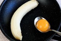 ببینید؛ با یک عدد موز و تخم مرغ این پنکیک خوشمزه چینی را درست کنید!
