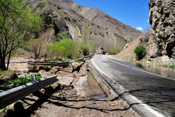 (عکس) تصویر جالب از جاده چالوس؛ ۹۰ سال قبل وقتی هنوز خاکی بود!
