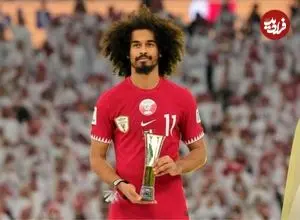 ببینید؛ اکرم عفیف امام جماعت شد