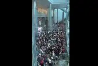 ببینید| بزرگترین موج خروج از دبی؛ فرودگاه بین المللی مملو از مسافران سرگردان