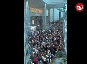 ببینید| بزرگترین موج خروج از دبی؛ فرودگاه بین المللی مملو از مسافران سرگردان