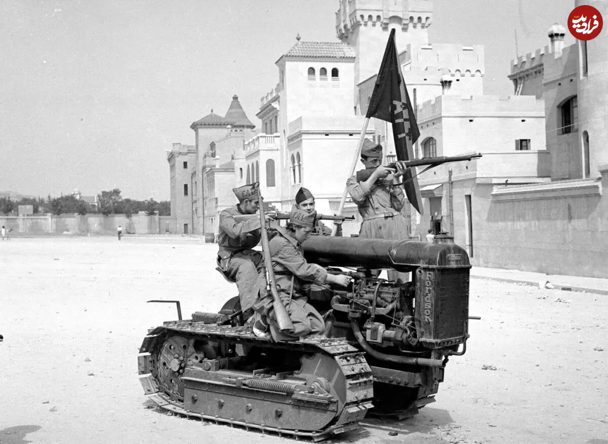 عکس| از مزرعه تا میدان نبرد؛ وقتی تراکتور تبدیل به تانک انقلاب در اسپانیا شد