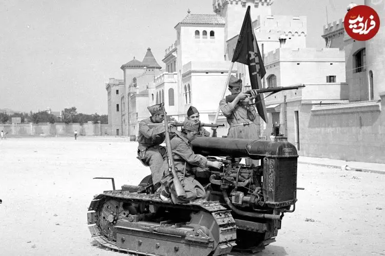 عکس| از مزرعه تا میدان نبرد؛ وقتی تراکتور تبدیل به تانک انقلاب در اسپانیا شد