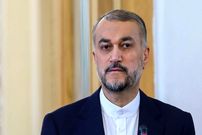 عکس؛ سفر به تاریخ؛ بوسۀ «حسین امیرعبداللهیان» بر پیشانی «سردار سلیمانی»؛ سال 96