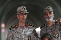عکس؛ سفر به تاریخ؛ «شهید سرلشکر باقری» و همرزمانش با لباس کردی در جبهه