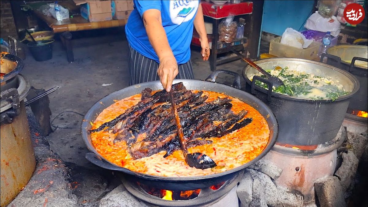 ببییند| غذای خیابانی در اندونزی؛ فرآیند سنتی تهیه گربه ماهی کبابی در جزیره جاوه