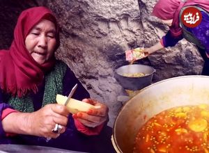 ببینید؛ غذای روستایی در افغانستان؛ پخت یک غذای سنتی با کدو سبز و لوبیا سبز