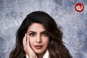 عکس| سفر در زمان؛ «پریانکا چوپرا» در حال امضا دادن به طرفدارانش در آلمان؛ سال 1390